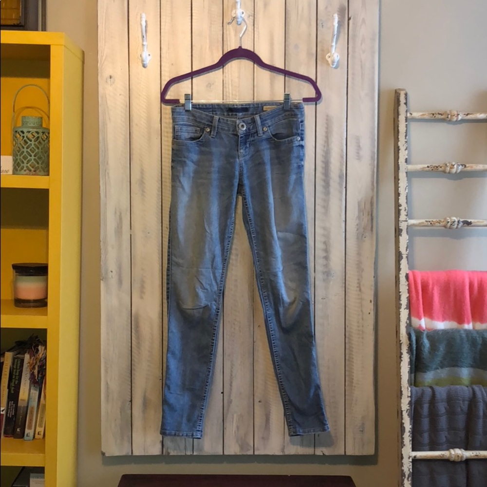 3️⃣ for 4️⃣0️⃣💰Guess power ultra skinny jeans